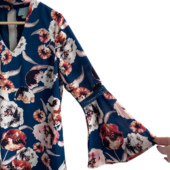 SKIES are Blue Floral Bell Sleeve Dress Key Hole Detail Women's Size Small - Picture 5 of 12
